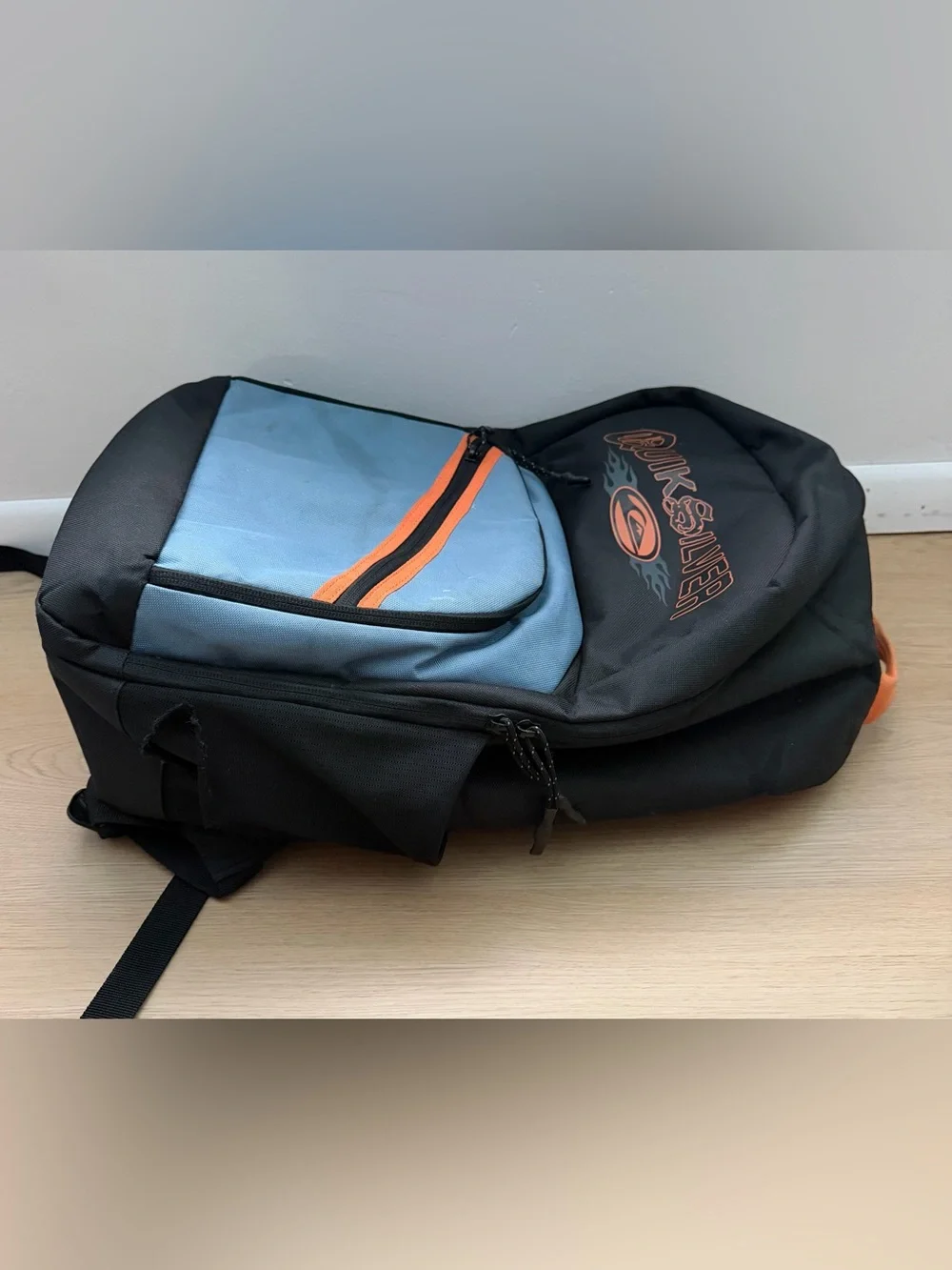 N/A quiksilver schoolie